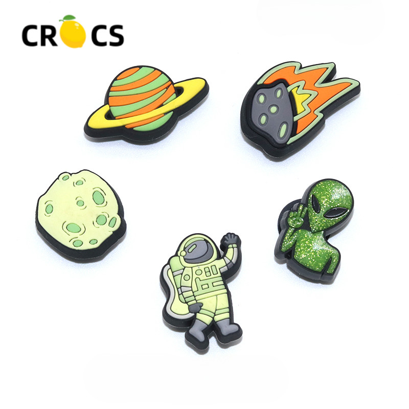 Jibbitz Crocs Charms รองเท้าสไตล์ใหม่อุปกรณ์ดอกไม้รองเท้าหลุมรองเท้าดอกไม้ตกแต่งการ์ตูนรองเท้าหัวเข็