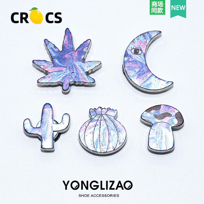 สไตล์ใหม่รองเท้า Jibbitz crocs อุปกรณ์เสริมรองเท้าดอกไม้หัวเข็มขัดการ์ด Luo Chi รองเท้าตกแต่ง Zhibixing Retro อุปกรณ์เสริม DIY โลหะ Moon