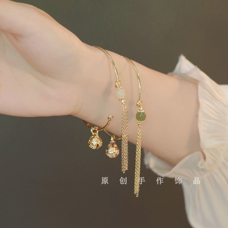สร้อยข้อมือกระดิ่งดีไซน์เฉพาะสําหรับผู้หญิงพู่ อิน สไตล์โบราณสร้อยข้อมือสไตล์ชาติพันธุ์