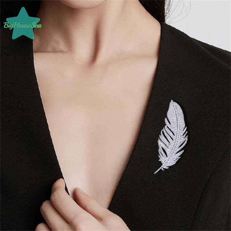 [BigHouseSea] เข็มกลัดขนนก Rhinestone ประณีตสําหรับผู้หญิงสาวอารมณ์หรูหราเข็มกลัดเครื่องประดับ Fine อุปกรณ์เสริมของขวัญใหม่