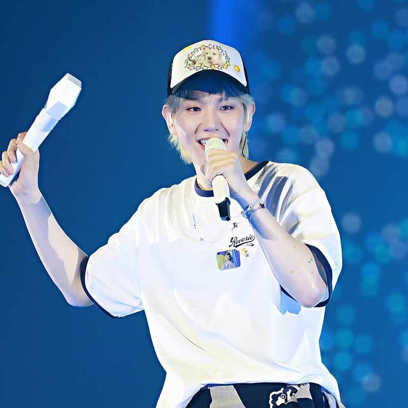 เสื้อยืดแขนสั้น EXO BAEKHYUN World Tour Concert Reverie Merchandise พร้อมสต็อก!