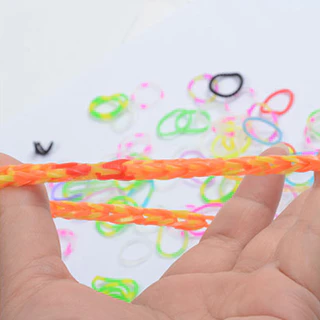 【ได้รับใน 1-3 วัน 🔥】 30 สี Bands Creative สีสัน Loom Bands ชุดสร้อยข้อมือสายรุ้งทําชุด DIY ยางรัดสร้อยข้อมือทอหัตถกรรมของเล่นสําหรับของขวัญวันเกิดหญิง