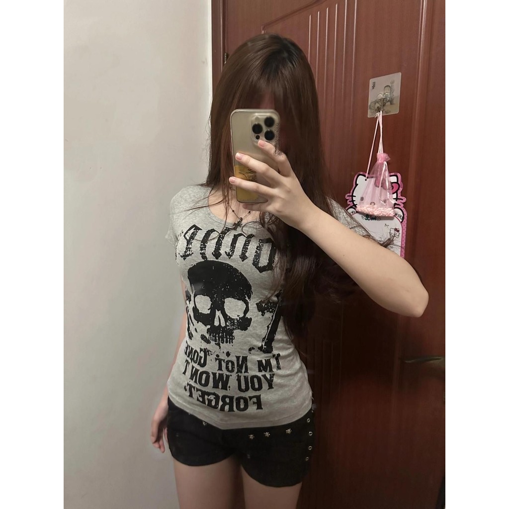 เสื้อยืดแขนสั้นสไตล์อเมริกันVintage ทรงกระชับ สกรูลจดหมาย พิมพ์ลายสุดฮิตสำหรับฤดูร้อนปี2025
