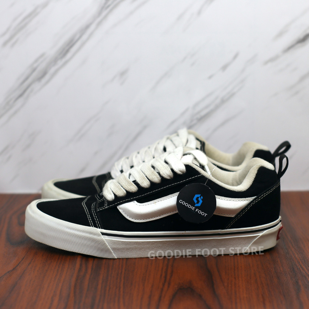 KNU Skool รองเท้าสีดําสีขาวสีดําสีขาวรองเท้าผ้าใบ KNU