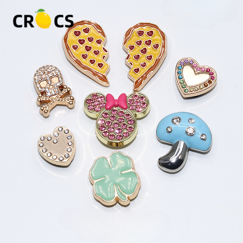 Jibbitz Crocs Charms สไตล์ใหม่รองเท้าอุปกรณ์เสริม Crocs รองเท้าดอกไม้การ์ด Luo Chi รองเท้าอุปกรณ์เสริม Zhibixing โลหะ diy ตกแต่งรองเท้าหัวเข็มขัด