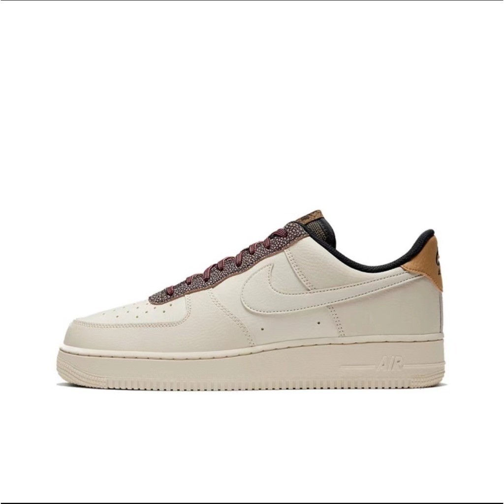 (🔥Nike🔥) Air Force 1 รองเท้าผ้าใบหุ้มข้อหนังสีน้ำตาล#1