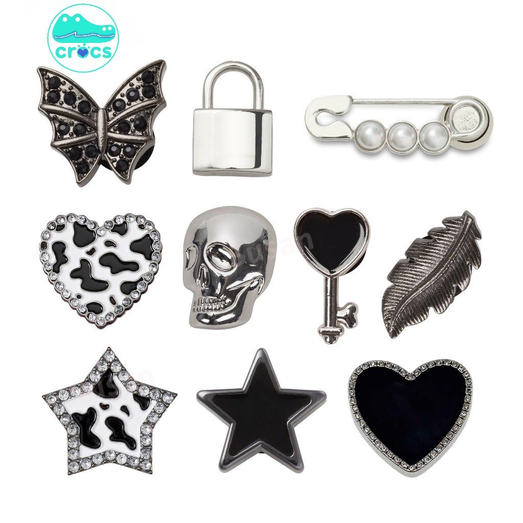 ลวดลายรองเท้าโลหะสีดำ คุณภาพสูง Jibbitz Crocs Charms หัวเข็มขัดโลหะ สไตล์เรโทร