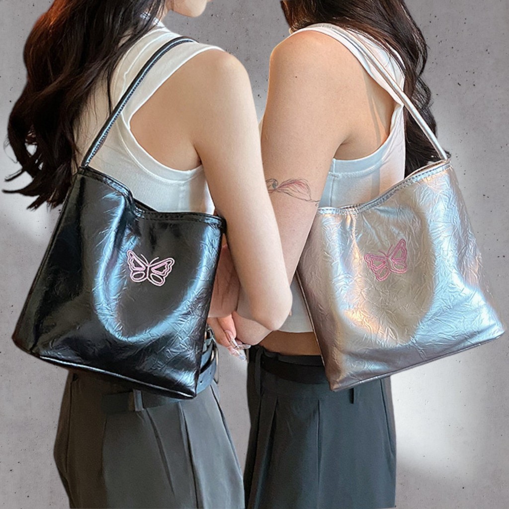 (w205) กระเป๋าถือ เปิดปิดแม่เหล็ก  สะพายไหล่ลายผีเสื้อน่ารัก หนังเงาวิ้งๆ bagdance