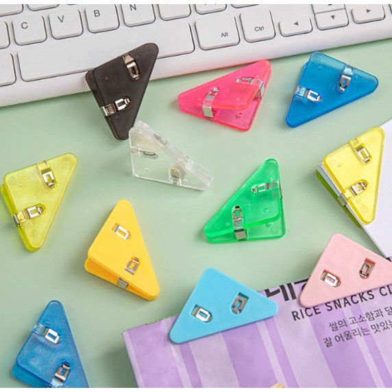 S0444 คลิปหนีบกระดาษ สามเหลี่ยม เข้ามุม คลิป คลิปใส คลิบ คลิปมุม ทรงสามเหลี่ยมน่ารัก สีเยอะมากๆ - รูปที่ 4