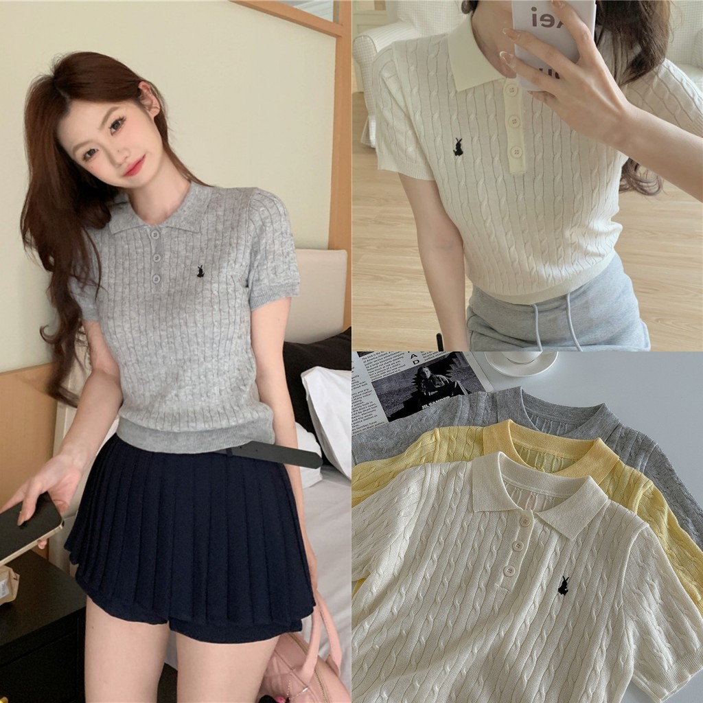 🍍Evelyn🍍​เสื้อครอปไหมพรม ผู้หญิง คอปก แขนสั้น เข้ารูป ผ้าร่อง ปักกระต่ายน่ารัก สไตล์ลำลอง ใส่สบายสุดๆ
