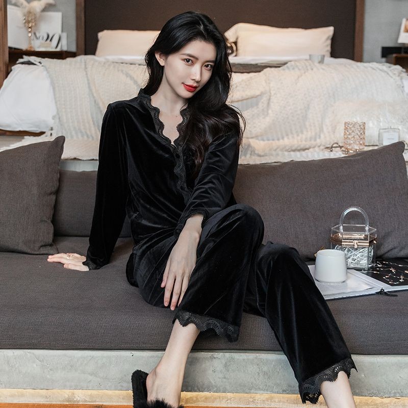 ชุดนอนผู้หญิงฤดูใบไม้ร่วงและฤดูหนาวใหม่แขนยาวคาร์ดิแกนชุดฤดูใบไม้ผลิกํามะหยี่สีทองเซ็กซี่ลูกไม้อินเทอร์เน็ตคนดัง ชุดลําลอง
