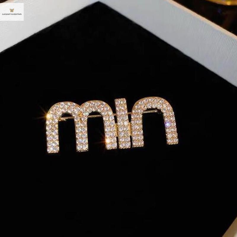 Cod แฟชั่น Rhinestone Letter เข็มกลัด Pins สําหรับผู้หญิงเสื้อผ้า Coat เครื่องประดับ Party Accessries ของขวัญใหม่