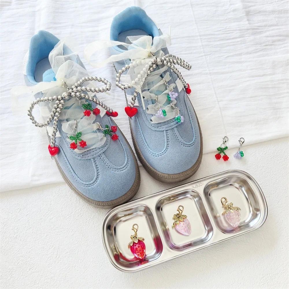 รองเท้าลัคส์ charm สีแดงและเงินพร้อมโบเล็กๆ สำหรับรองเท้าผ้าใบ