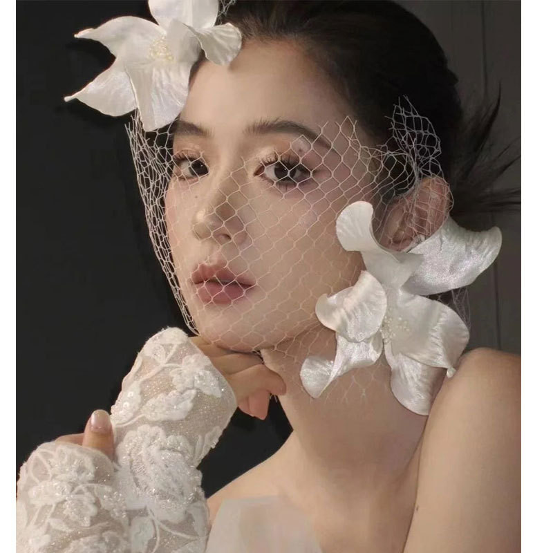 คาดศีรษะเจ้าสาวสไตล์วินเทจฝรั่งเศส สีขาวประดับดอกไม้ สำหรับธีมป่า