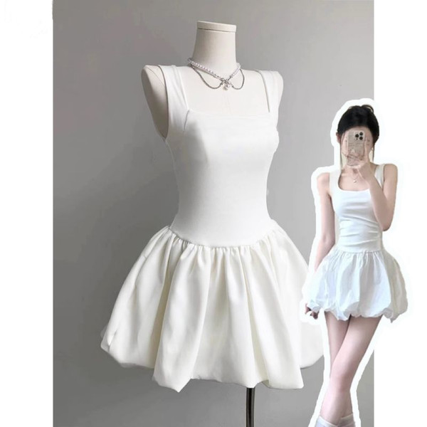 vynn official กางเกงขาบานสไตล์ฝรั่งเศส ชุดเดรสสายเดี่ยวสีขาวกระโปรงดอกตูมสำหรับผู้หญิงกระโปรงสั้นฟูฟ