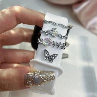 4pcs โลหะ Wristbelt Charms สายซิลิโคนตกแต่งแหวนสําหรับ A-pple นาฬิกาเครื่องประดับเพชรอุปกรณ์ตกแต่งสําหรับ iWatch สร้อยข้อมือ