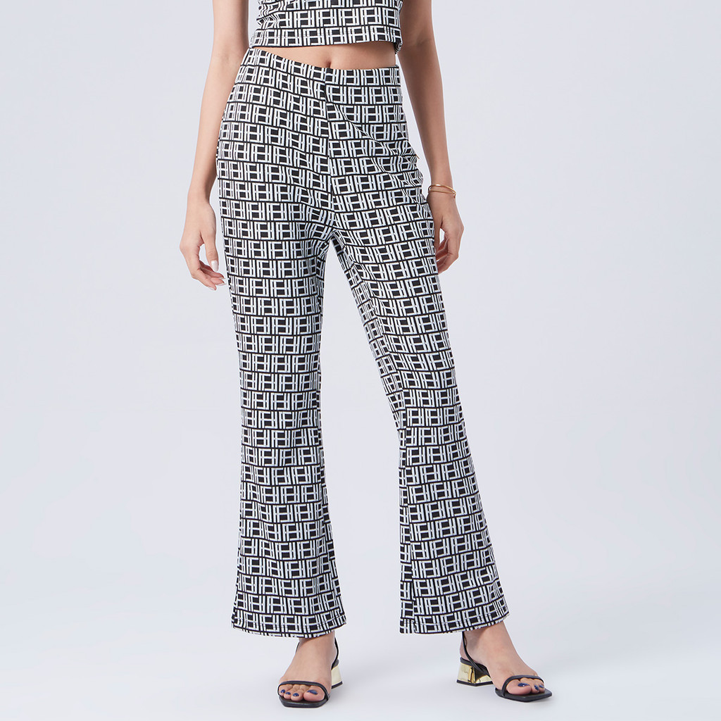 f.fashion กางเกงทรงแฟลร์ลายโมโนแกรม ผู้หญิง | FF Logo Monogram Flair Leg Trousers | 06380
