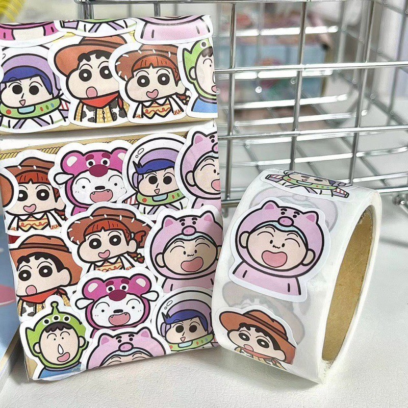500ชิ้นเครยอนชินจังอะนิเมะสติ๊กเกอร์สเก็ตบอร์ดกระเป๋าเดินทางกันน้ํากรณีโทรศัพท์น่ารักสติ๊กเกอร์ม้วนของเล่นเด็ก