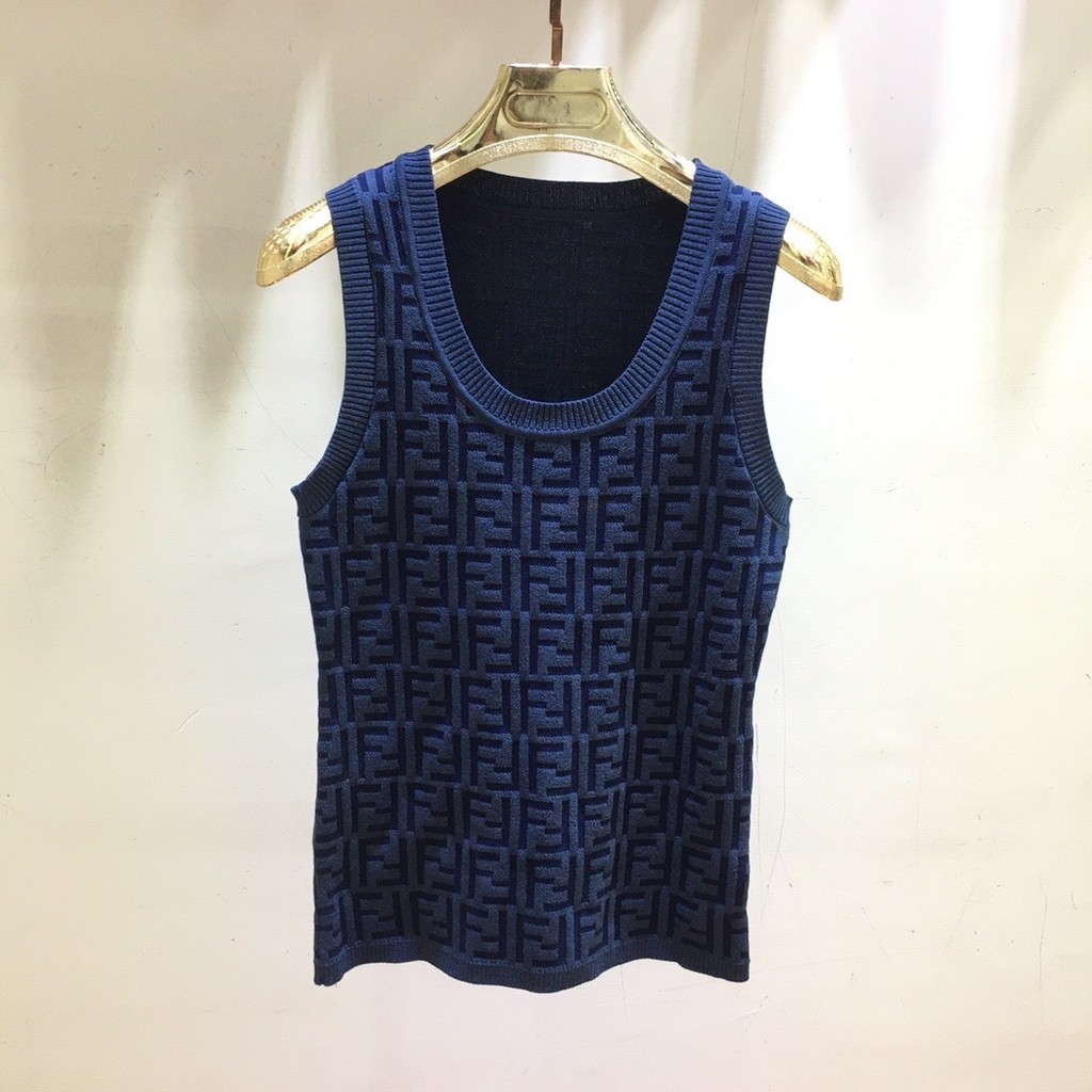 เสื้อตัวในแขนกุด2024สินค้าใหม่พิมพ์ลายนูนลายตัวอักษร jacquard เข้ารูปดูผอมถักเสื้อกั๊กผู้หญิง