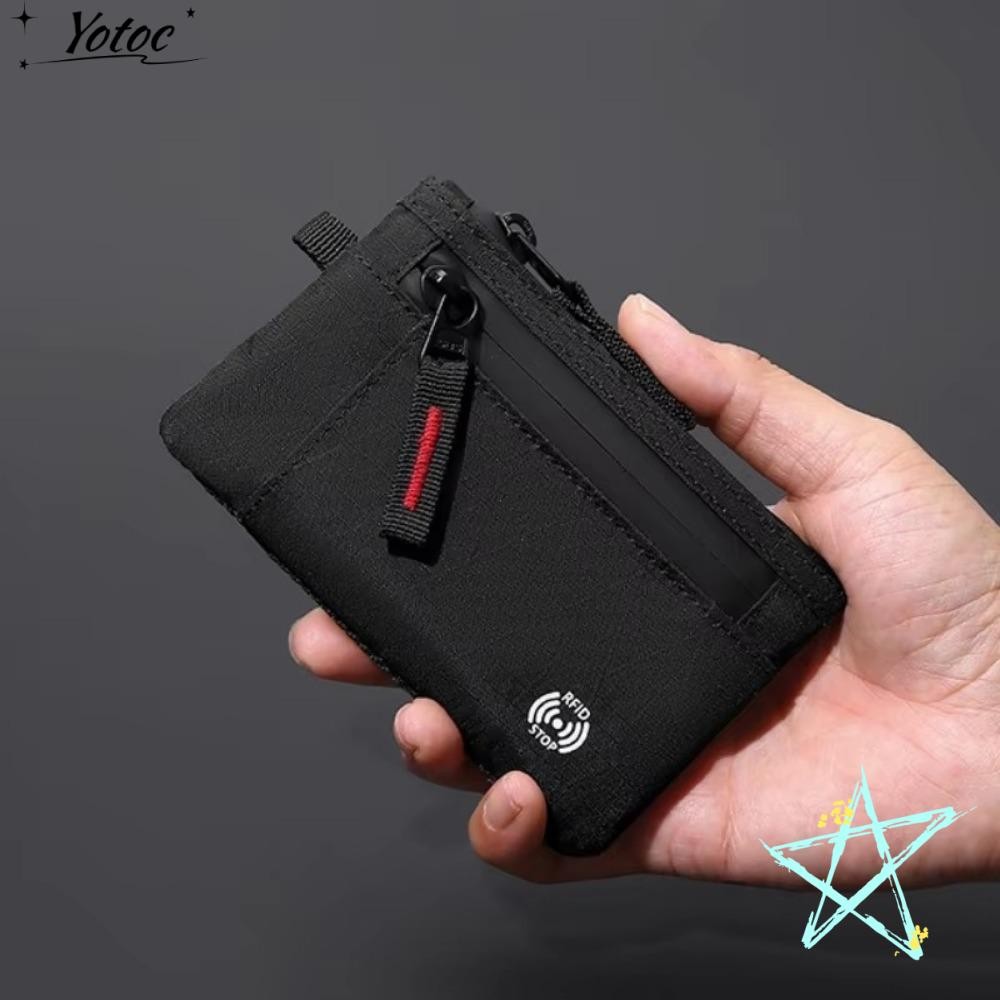YOTOC ผู้ถือบัตรเครดิตและกระเป๋าสตางค์ผู้ชาย สไตล์สแล็ม RFID กันขโมย มีซิปลําลองทำจากไนลอน ใช้งานได้ทุกวันและเหมาะสำหรับเก็บคีย์การ์ด