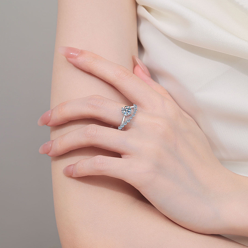 แหวนเงินสเตอร์ลิงสังเคราะห์จากส925 มอยซาไนต์ สำหรับผู้หญิง เพิ่มเสน่ห์และความหมายดีๆ