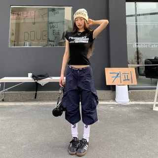 เสื้อยืดสวยๆผู้หญิง เสื้อผ้า เสื้อรัดรูปสีแดงแขนสั้นพิมพ์ลายตัวอักษรสไตล์อเมริกันย้อนยุค