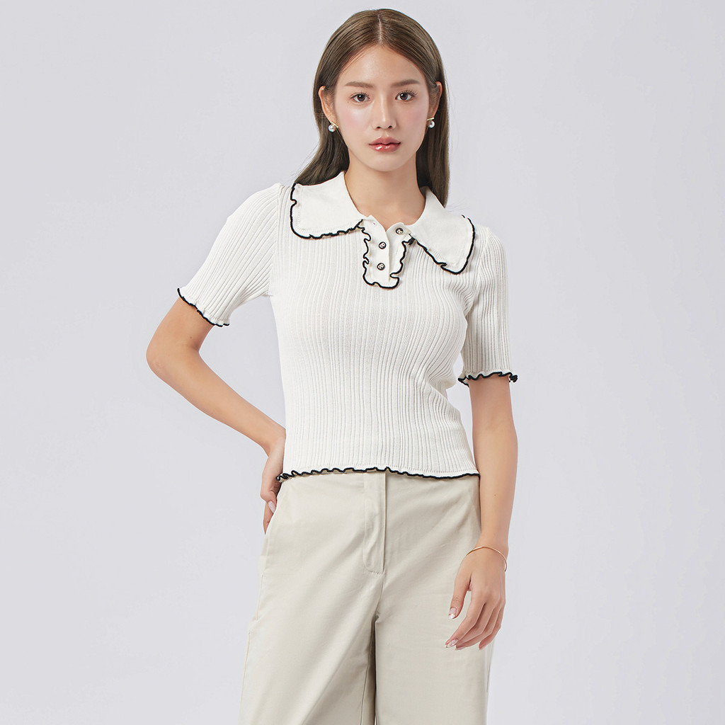 EP สเวตเตอร์โปโล ผู้หญิง สีงาช้าง | Polo Neck Sweater with Ruffle Triming Detail | 04957