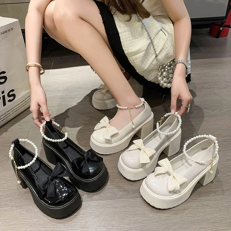รองเท้าแมรี่เจนสไตล์เกาหลีประดับมุกและผีเสื้อรองเท้านักเรียนที่ทันสมัยและสง่างาม