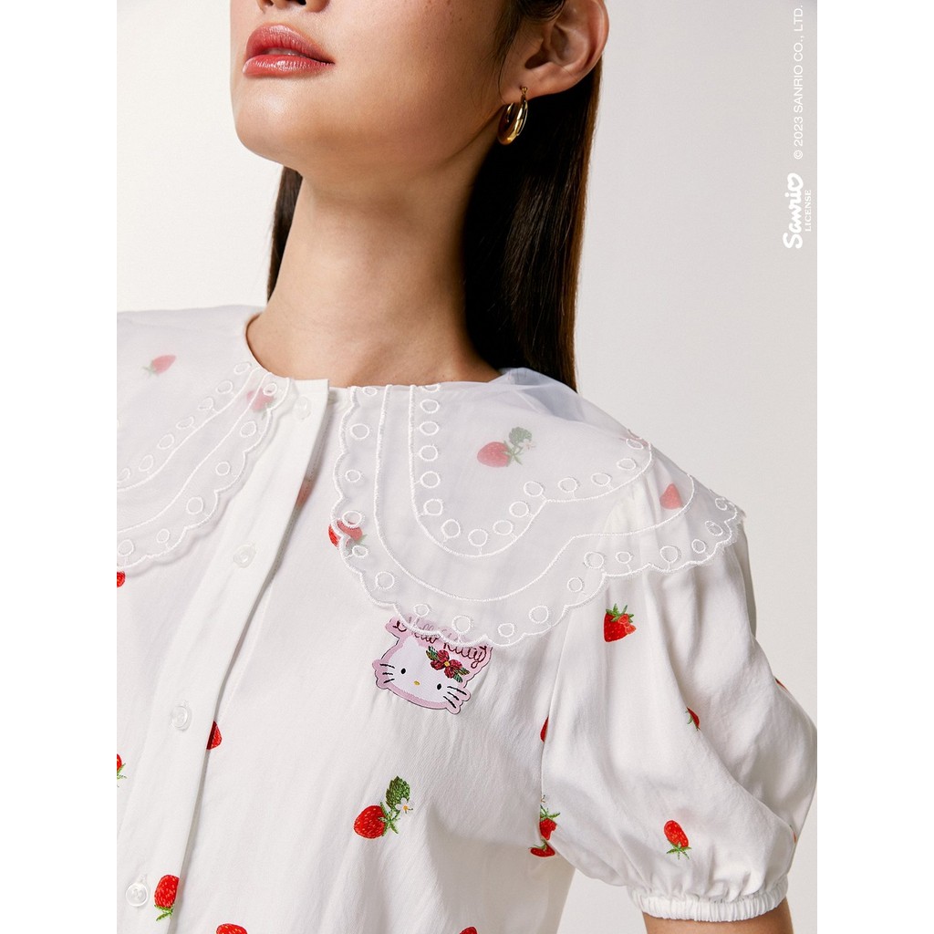 Pomelo x Hello Kitty เสื้อเบลาซ์ดีเทลคอปกบัว / Pomelo x Hello Kitty Peter Pan Collared Blouse