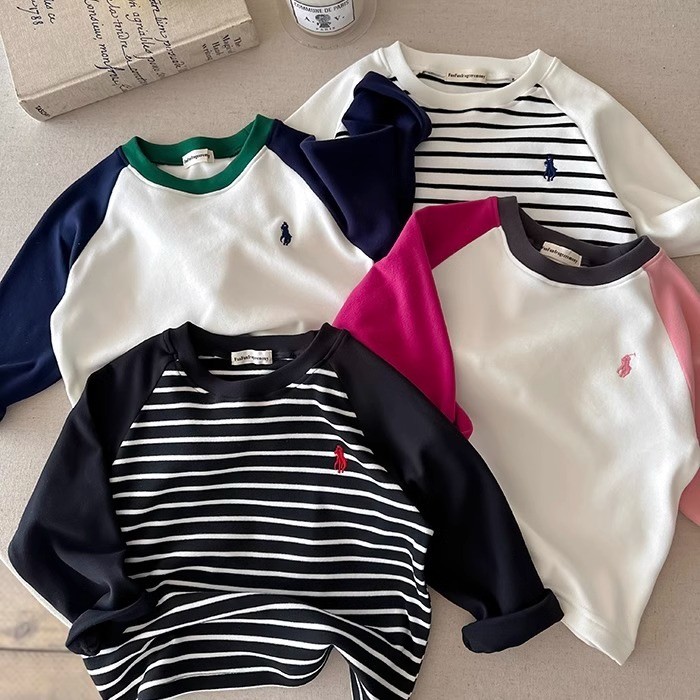 เสื้อยืดเด็ก 2024 กีฬาสไตล์ใหม่ชายสี-Blocking Raglan แขนลายอินเทรนด์เด็ก Influencer Bottoming เสื้อผู้หญิงแฟชั่น