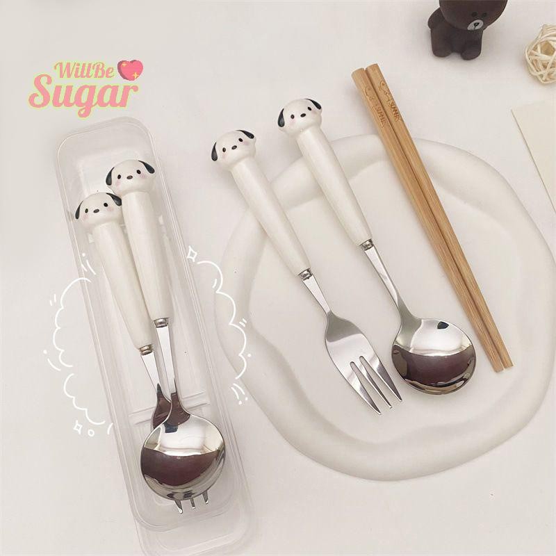 [WillBesugarT] การ์ตูนลูกสุนัขช้อนส้อมสับสแตนเลสช้อนส้อมแบบพกพานักเรียนการ์ตูนบนโต๊ะอาหารเด็กชุดกล่องเก็บ [ใหม่]