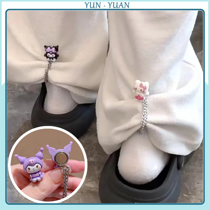 Sanrio เสื้อผ้าน่ารักผูกปมมุมผ้าพันคอหัวเข็มขัด HelloKitty กางเกงขาโซ่หัวเข็มขัดยึดแม่เหล็ก