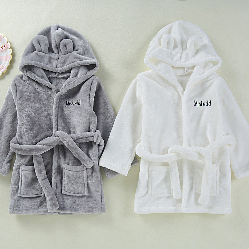 เสื้อคลุมอาบน้ำแบบแฟลแนลสำหรับเด็ก น่ารักและสวมใส่ง่าย เหมาะสำหรับชุดนอนและการพักผ่อน