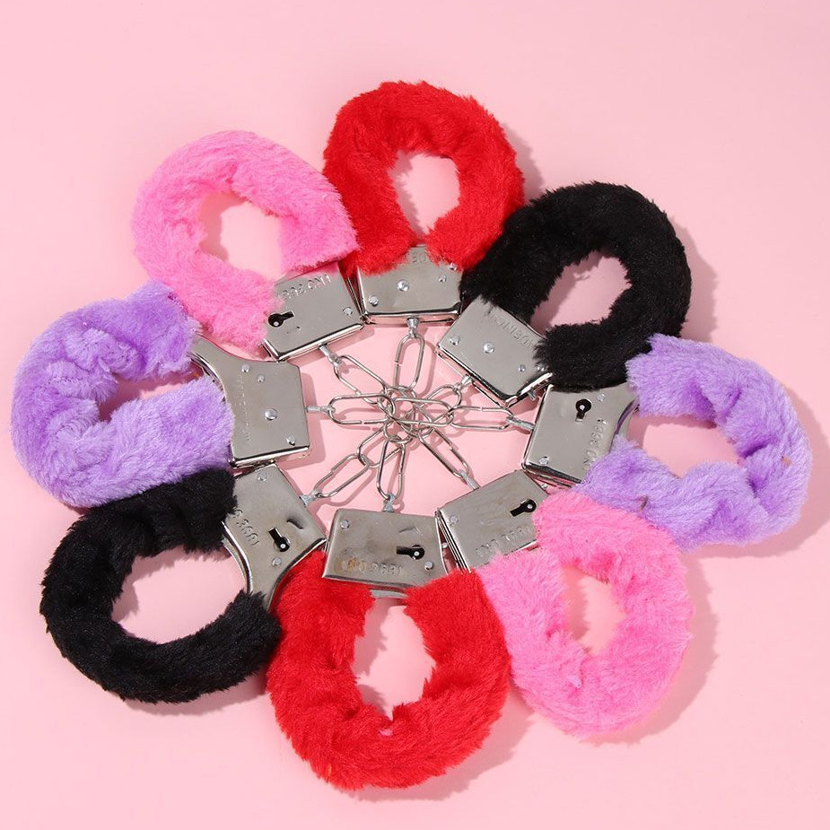 กุญแจมือปลอม เหล็กขนเฟอร์ Furry handcuffs นิ่ม รองรับข้อมือ Hand Cuffs , Bondage Accessory  🚚ด่วนมีส่งGrabค่า