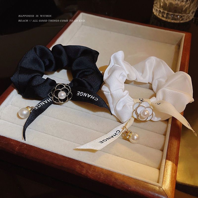 เวอร์ชั่นเกาหลี Classy All-Match Chanel สไตล์ Camellia ผม Tie หญิง Niche High-End Head Tie ขนาดใหญ่ลําไส้ผม Tie Head Tie Y7DC