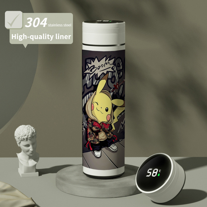 Pokémon 304 สแตนเลสถ้วยเครื่องดื่ม Ash Ketchum Pikachu กระติกน้ําสูญญากาศสองมิติสําหรับนักเรียน ขวดวัสดุที่ปลอดภัยสําหรับเด็ก ของขวัญวันเกิด
