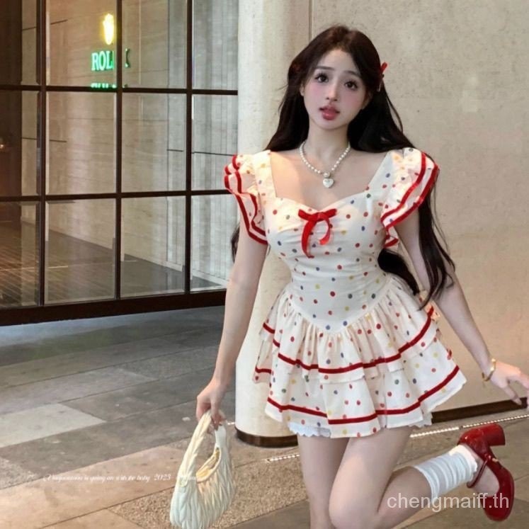 ชุดเดรสลายจุดแขนบินเล็กๆหวานๆชุดเดรสฤดูร้อนของผู้หญิงกระโปรงสั้นฟูฟ่องผูกโบว์เอวเรียบหรู