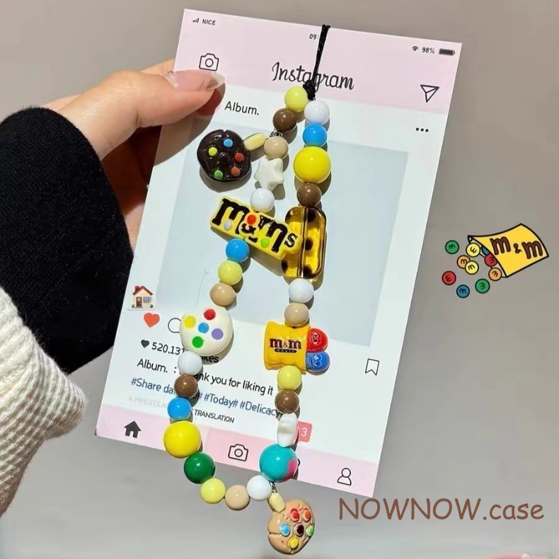 การ์ตูนน่ารักสร้อยข้อมือ 3D ตุ๊กตา SpongeBob SquarePants M เชือกถั่วพวงกุญแจหูฟังบลูทูธจี้เหมาะสําหรับโทรศัพท์มือถือทุกยี่ห้อและรุ่น