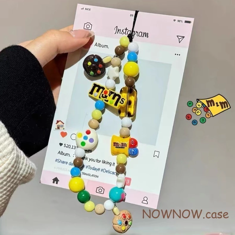 การ์ตูนน่ารักสร้อยข้อมือ 3D ตุ๊กตา SpongeBob SquarePants M เชือกถั่วพวงกุญแจหูฟังบลูทูธจี้เหมาะสําหรับโทรศัพท์มือถือทุกยี่ห้อและรุ่น