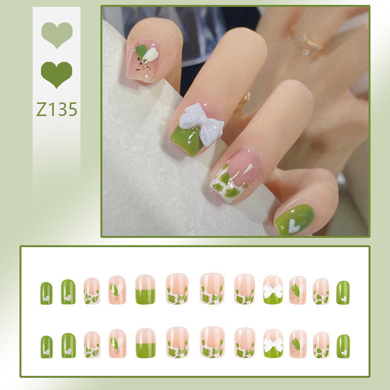 กดบนเล็บชุด24ชิ้นที่มีการออกแบบลายวัวสดสีเขียวและผีเสื้อสีขาวให้ความรู้สึกอ่อนโยนและสงบแฟชั่นระดับไฮเอนด์พร้อมกาวเยลลี่-x80