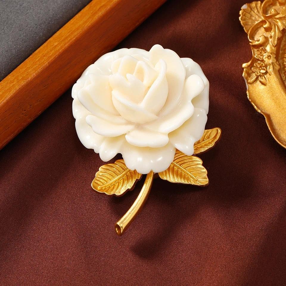 Skeds กลาง Deisgn หญิงสาวเคลือบ Rose ดอกไม้เข็มกลัด Pins Vintage คลาสสิกหยดน้ํามันพืชป้ายแต่งงานเครื่องประดับของขวัญ