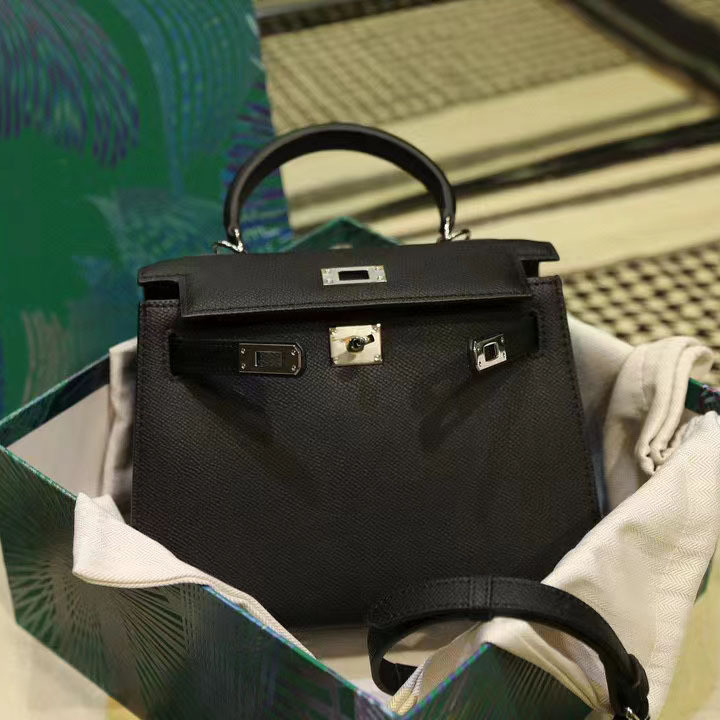 โรงงานขายตรงของแท้หนังหญิงกระเป๋า Ep Palm Grain Cowhide กระเป๋าถือแฟชั่นคุณภาพ All-Match Silver Buckle Messen