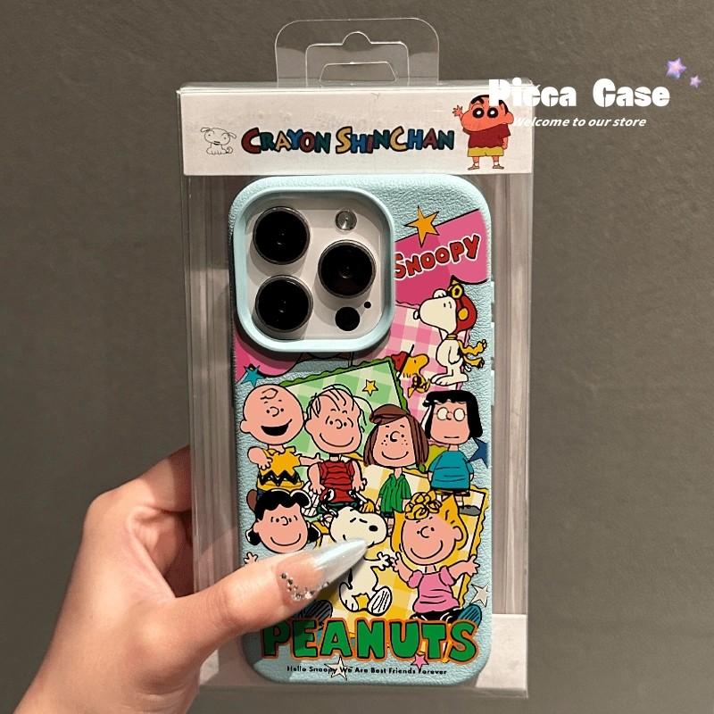 แนวโน้มยี่ห้อการ์ตูนน่ารัก Snoopy Family Doodle กรณีสําหรับ IPhone 15 12 XR 11 16 13 14 Pro Max X XS Max 16 14 15 Plus หนังหรูหราผิวรู้สึกคู่นุ่มกรณี