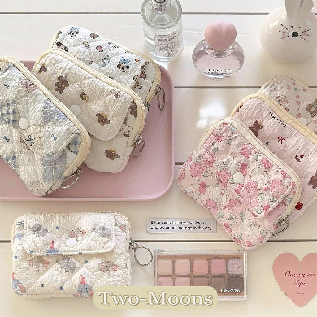 Two-Moons🌗 กระเป๋าใส่เหรียญ กระเป๋าใส่เครื่องสำอางค์ กระเป๋าสตางค์ ลายดอกไม้การ์ตูน น่ารัก มีหลายแบบให้เลือก