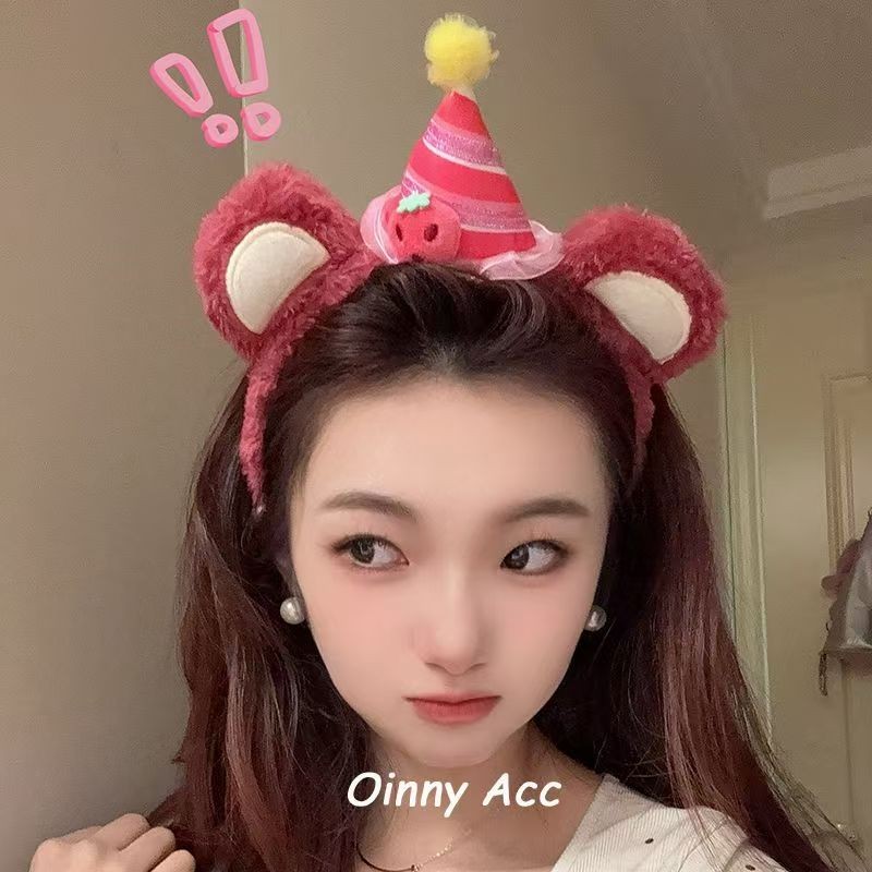ตุ๊กตาหมีสตรอเบอร์รี่น่ารัก พร้อมแถบคาดศีรษะ อุปกรณ์เสริมผมสำหรับสวมใส่ในสวนสนุกและถ่ายภาพ