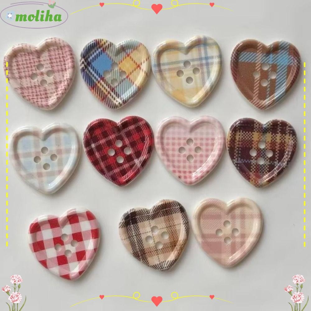 ปุ่ม โมลิฮา 10 ชิ้น, เครื่องประดับเสื้อผ้าน่ารักวินเทจ, เครื่องประดับตุ๊กตาลายสก๊อตลายดอกไม้รูปทรงรัก 2025
