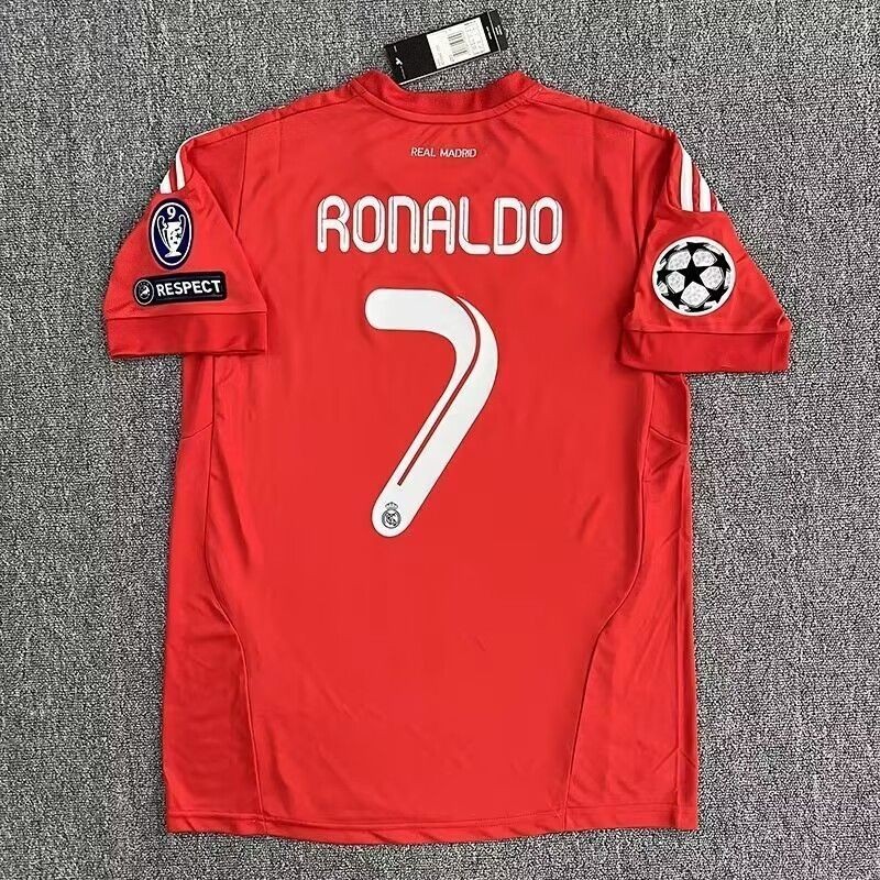 เสื้อยืดฟุตบอล Retro Real Madrid Ronaldo Kaka