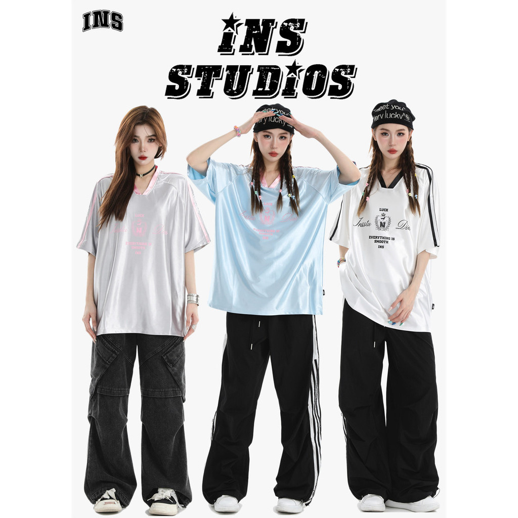 อเมริกันย้อนยุคลายเสื้อกีฬาผู้หญิง ไม่จํากัดเพศ เสื้อยืดแขนสั้นขนาดใหญ่เสื้อยืดคอวีถนนแฟชั่นท็อปส์เสื้อผ้า