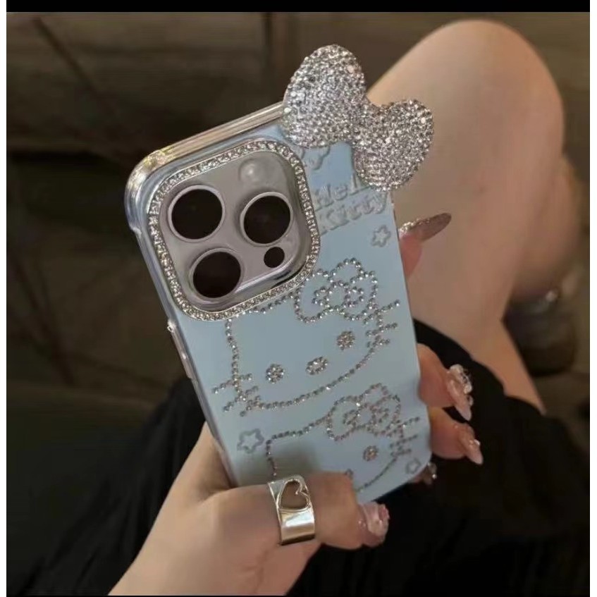 น่ารักอะนิเมะเพชร Hello Kitty Bowknot เคสโทรศัพท์สําหรับ IPhone 15 14 Pro Max 13 12 11 ปลอกกันกระแทกกล้องเลนส์ป้องกันรวมทุกอย่างฮาร์ดปกหลัง IPhone