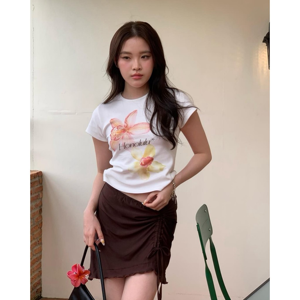（ จัดส่งตลอด 24 ชั่วโมง ）Kelly Kitty shop เสื้อยืดแขนสั้นคอกลมลายดอกไม้เขตร้อนสำหรับผู้หญิงรุ่นใหม่